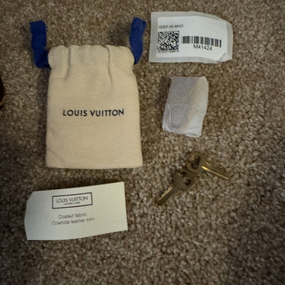 Louis Vuitton Monogram Canvas Travel Bag with Natural Vachetta Trim - Picture 2 of 4